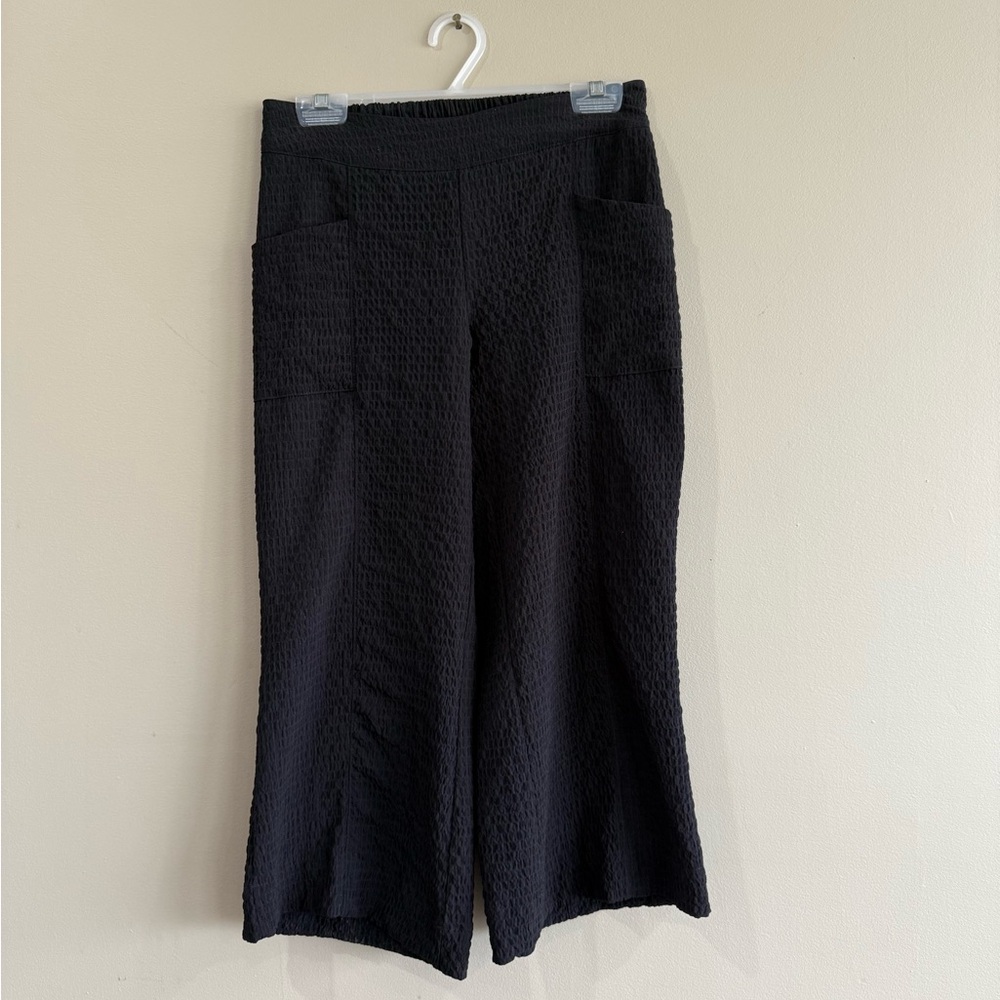 Black Textured Wide-Leg Cropped Pull On Pants